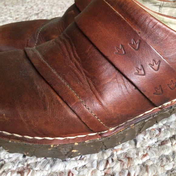 El Naturalista Leather Clogs - Picture 3 of 7